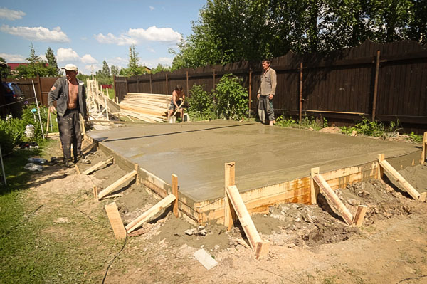 Фундамент, Монолитная плита усиленная