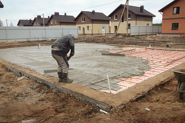 Фундамент, Ростверк с черновым монолитным полом