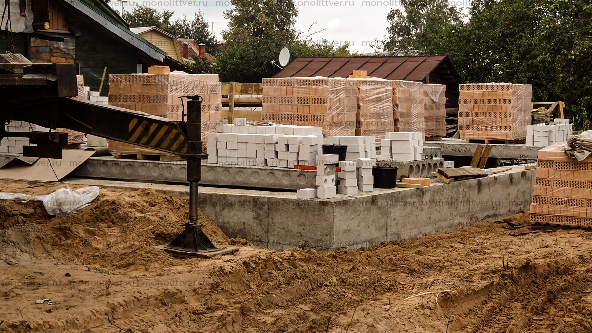 Фундамент, ростверк, плита, ростверк на сваях, ростверк с плитой, утепленная плита,
									устройство, монолитный, фото фундамент, Как построить фундамент фото