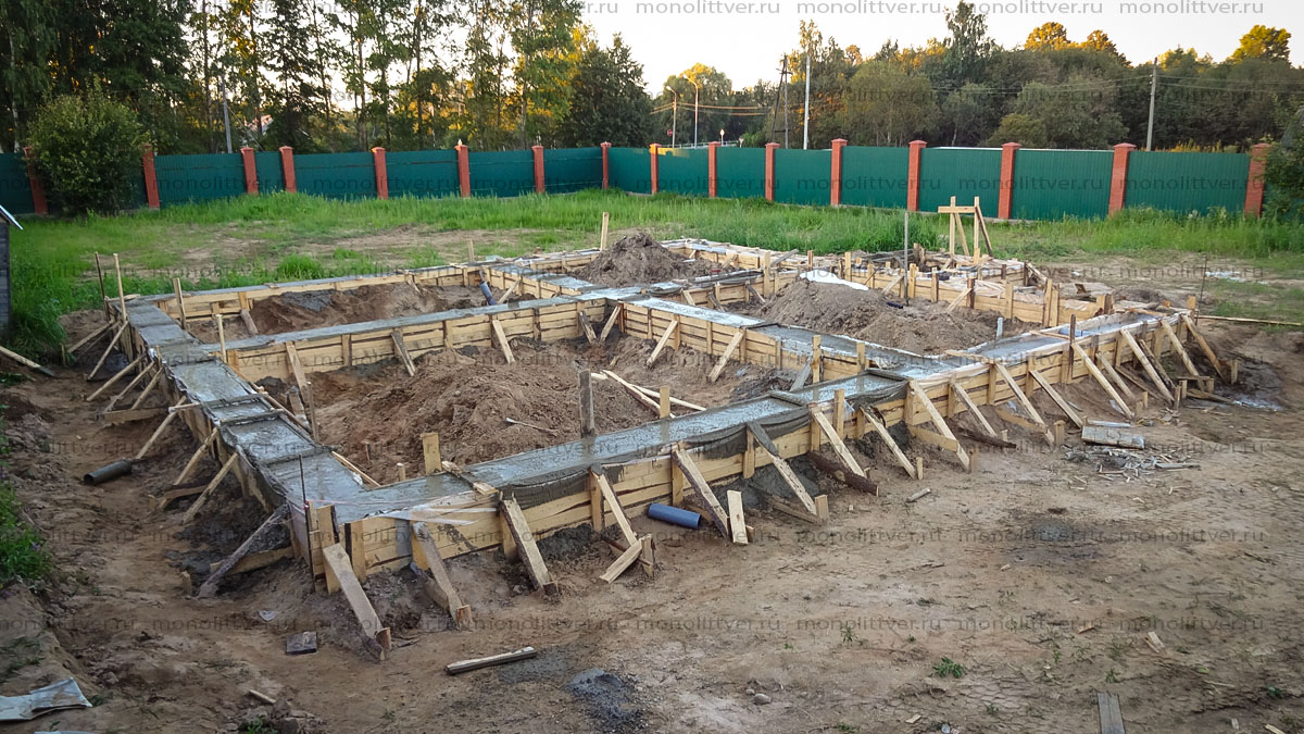 Фундамент, ростверк, плита, ростверк на сваях, ростверк с плитой, утепленная плита,
									устройство, монолитный, фото фундамент, Как построить фундамент фото